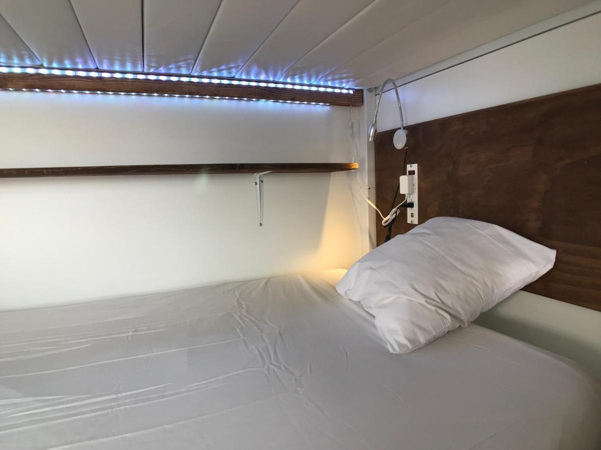 Single Bed 6-Bed Dormitory Room