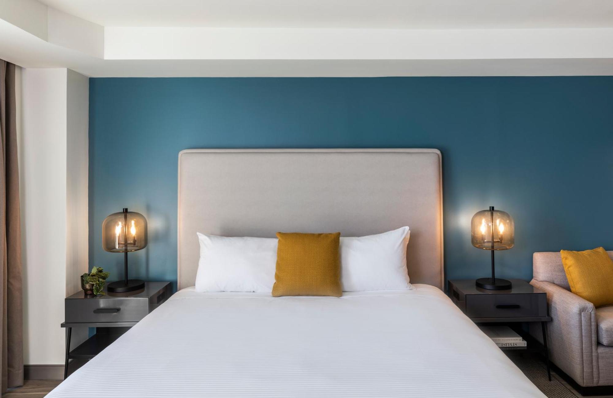 Standard 1 King Bed