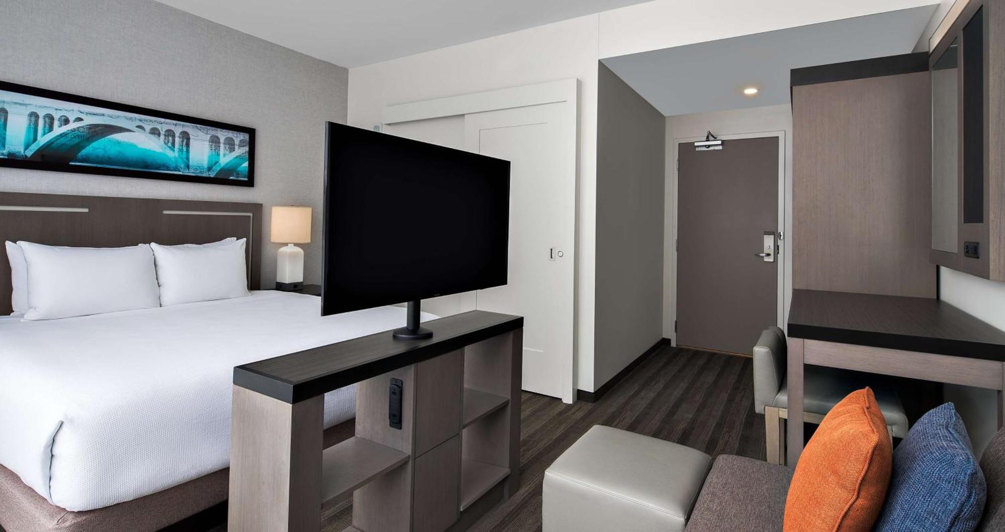 One-Bedroom Suite Two Queen Beds River View