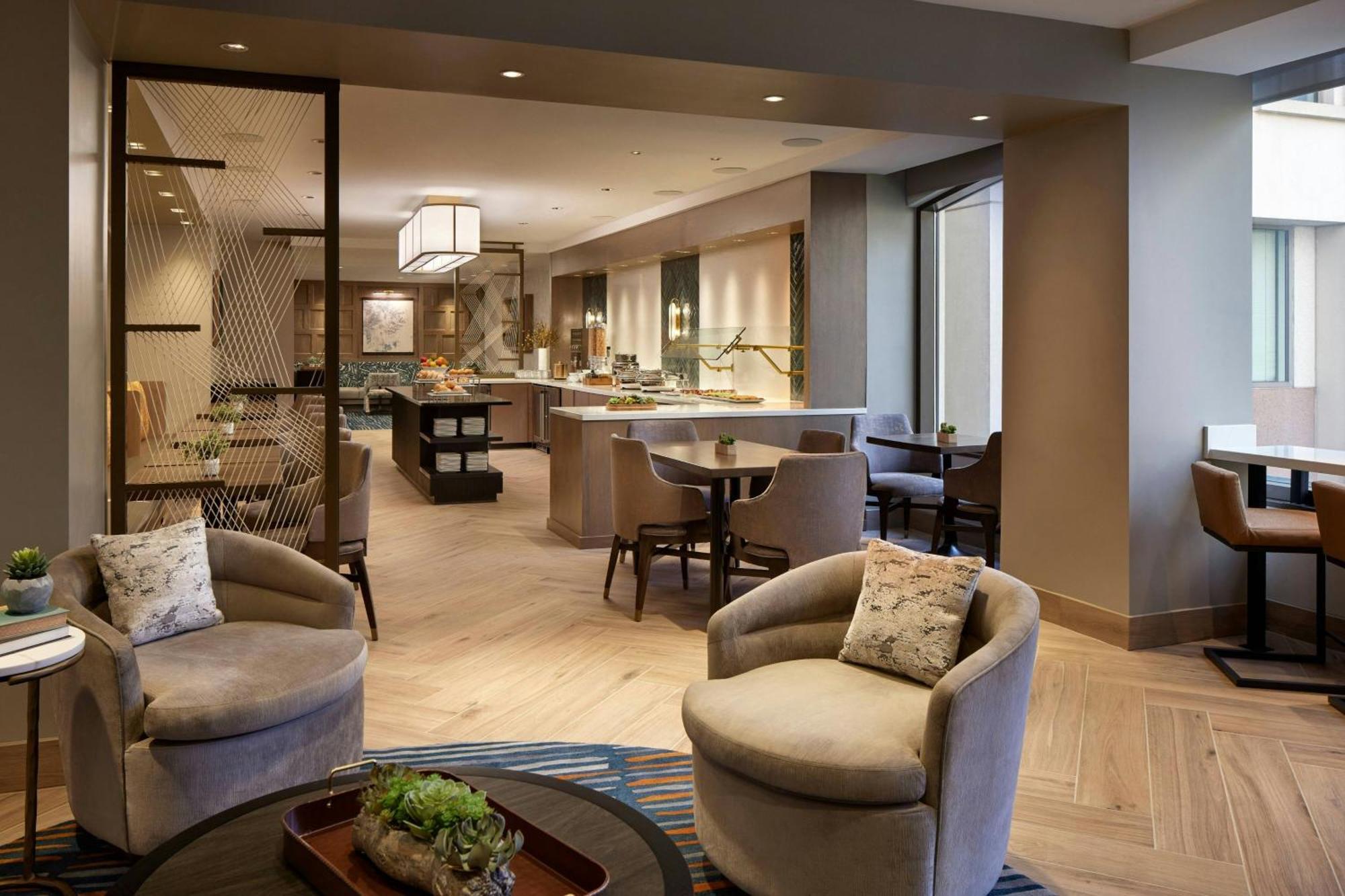 King Room Club Lounge Access