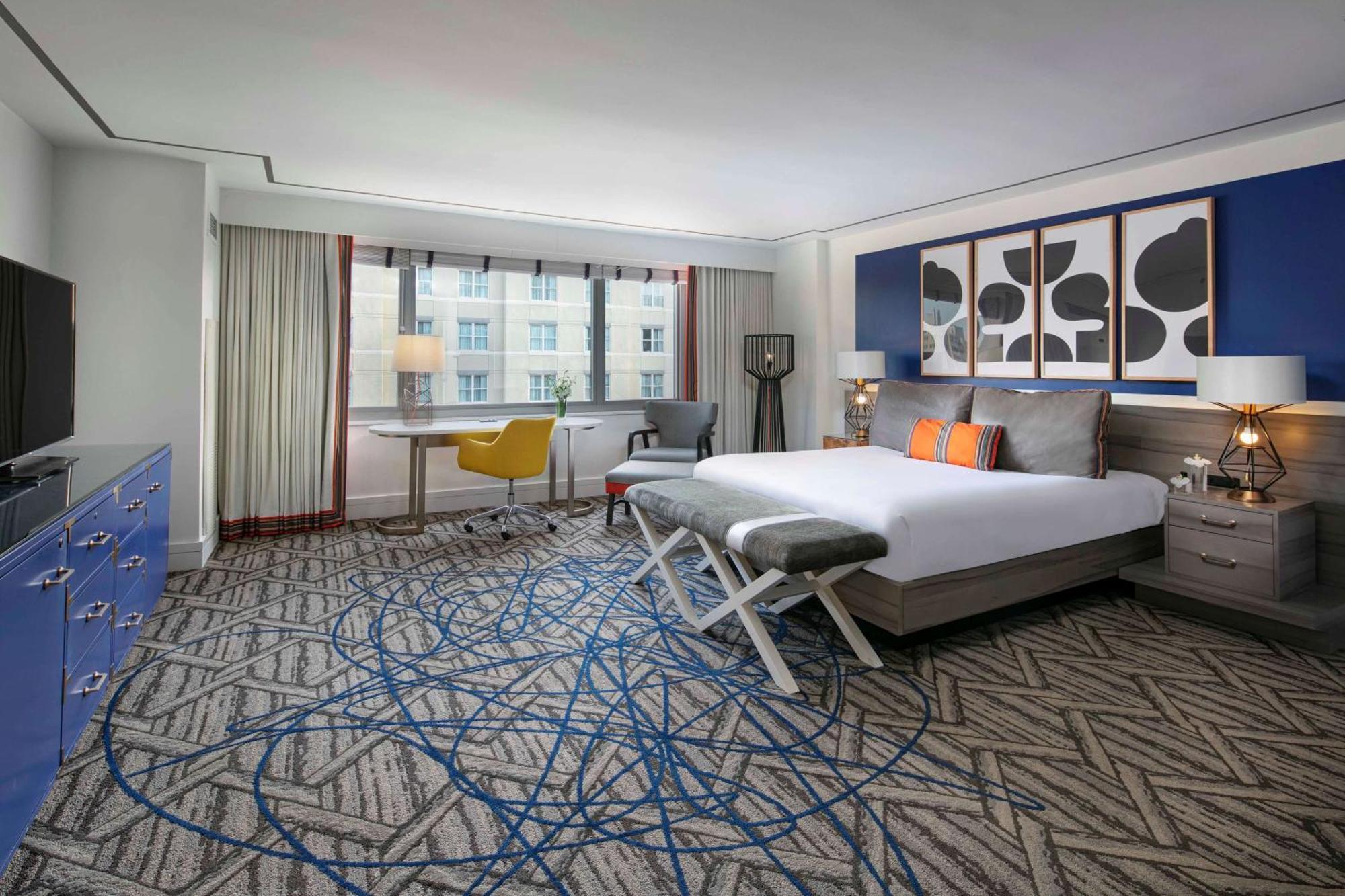 Executive Studio King Room Bathtub Mobility Accessible