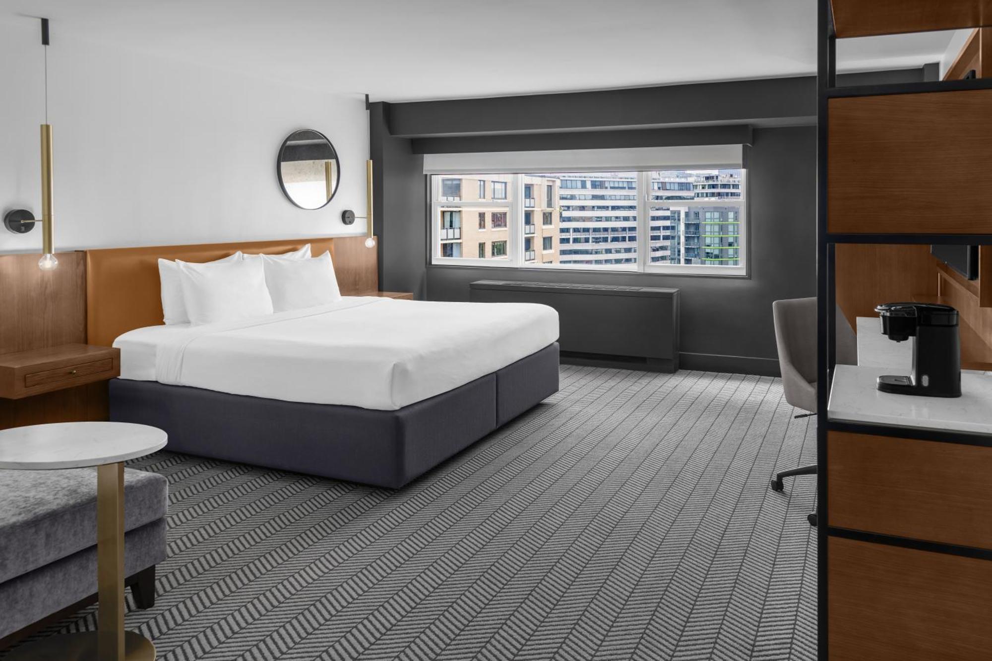 Deluxe King Room City View