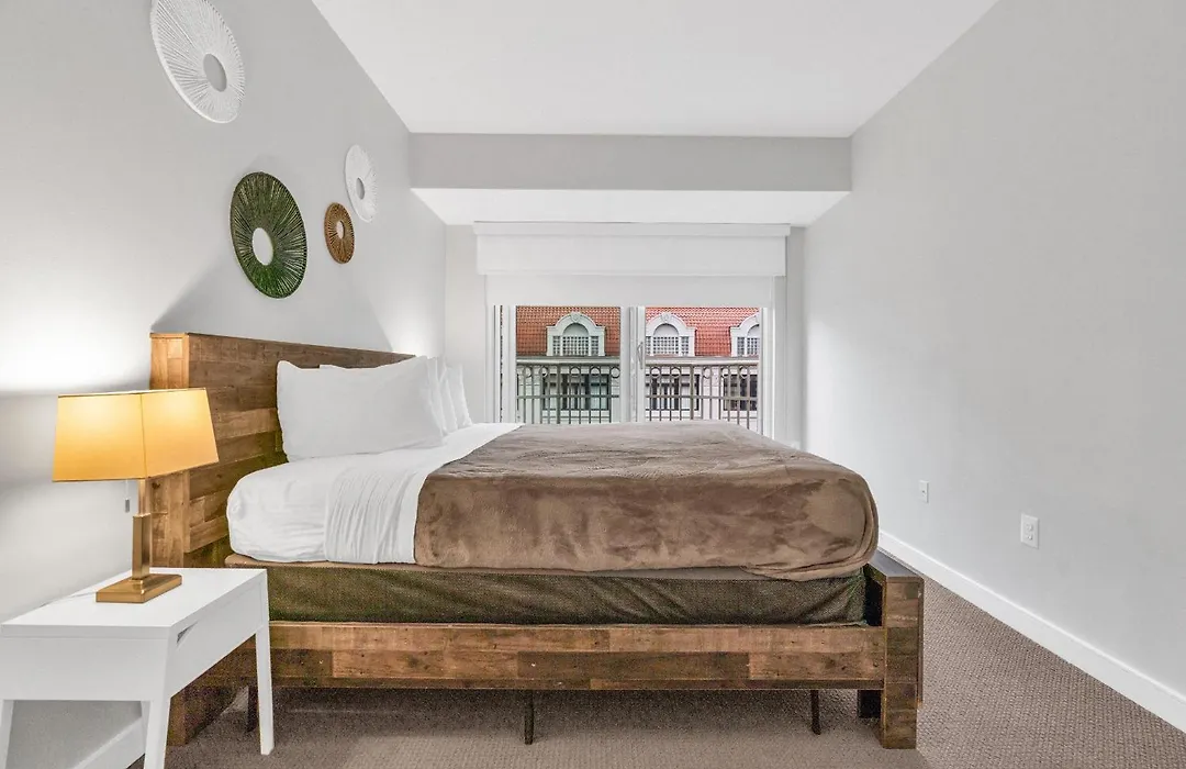 Heaven On Washington Fully Furnished Apartments-1