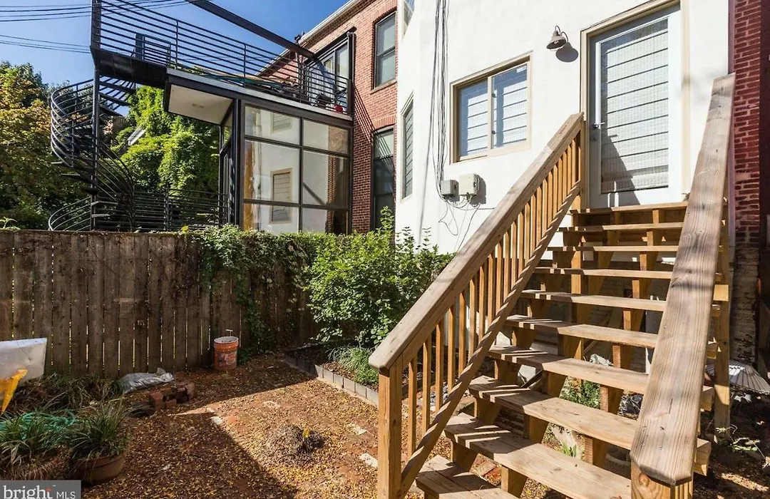 Big Bright 1 Bedroom At U/Shaw + 14Th On Quaint Swann-1