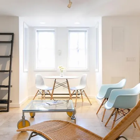 Big Bright 1 Bedroom At U/Shaw + 14Th On Quaint Swann-3