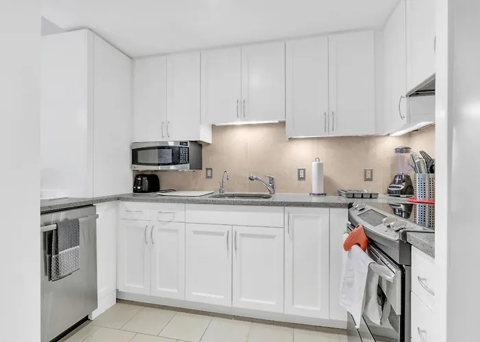 Heaven On Washington Fully Furnished Apartments, United States
